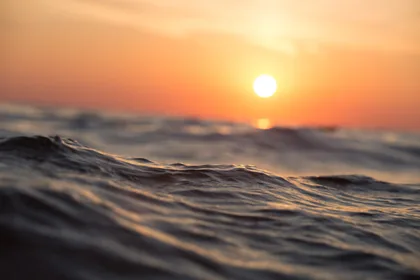 The Sun Meets the Sea