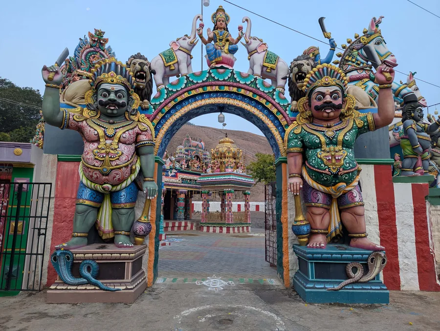 Les gardiens du temple de Karuppasamy