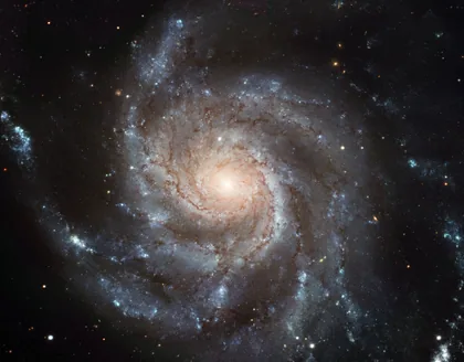 Una galassia a spirale nello spazio profondo
