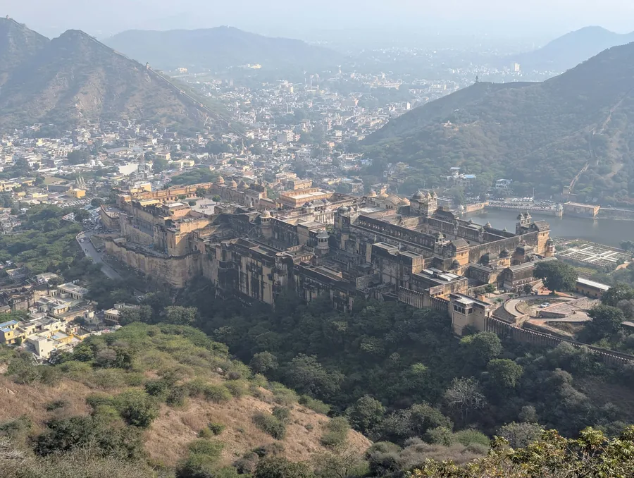 El fuerte Amber sobre Jaipur